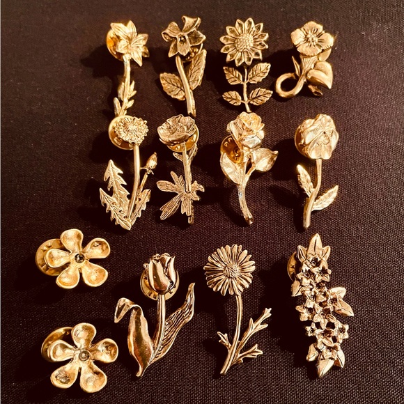 Set of flower pins - Picture 1 of 6